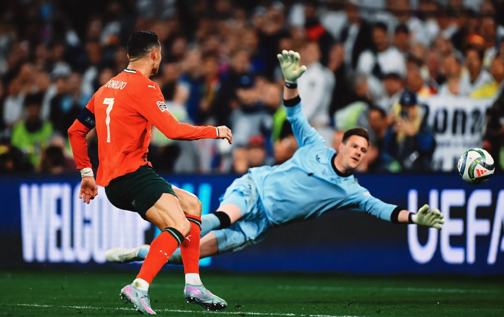 德罗巴在德国队比赛中最后时刻胜出,反败为胜引发热议!气势如虹延续(德赛克巴莱太阳旗) 德罗巴在德国队比赛中最后时刻胜出,反败为胜引发热议!气势如虹延续(德赛克巴莱太阳旗)