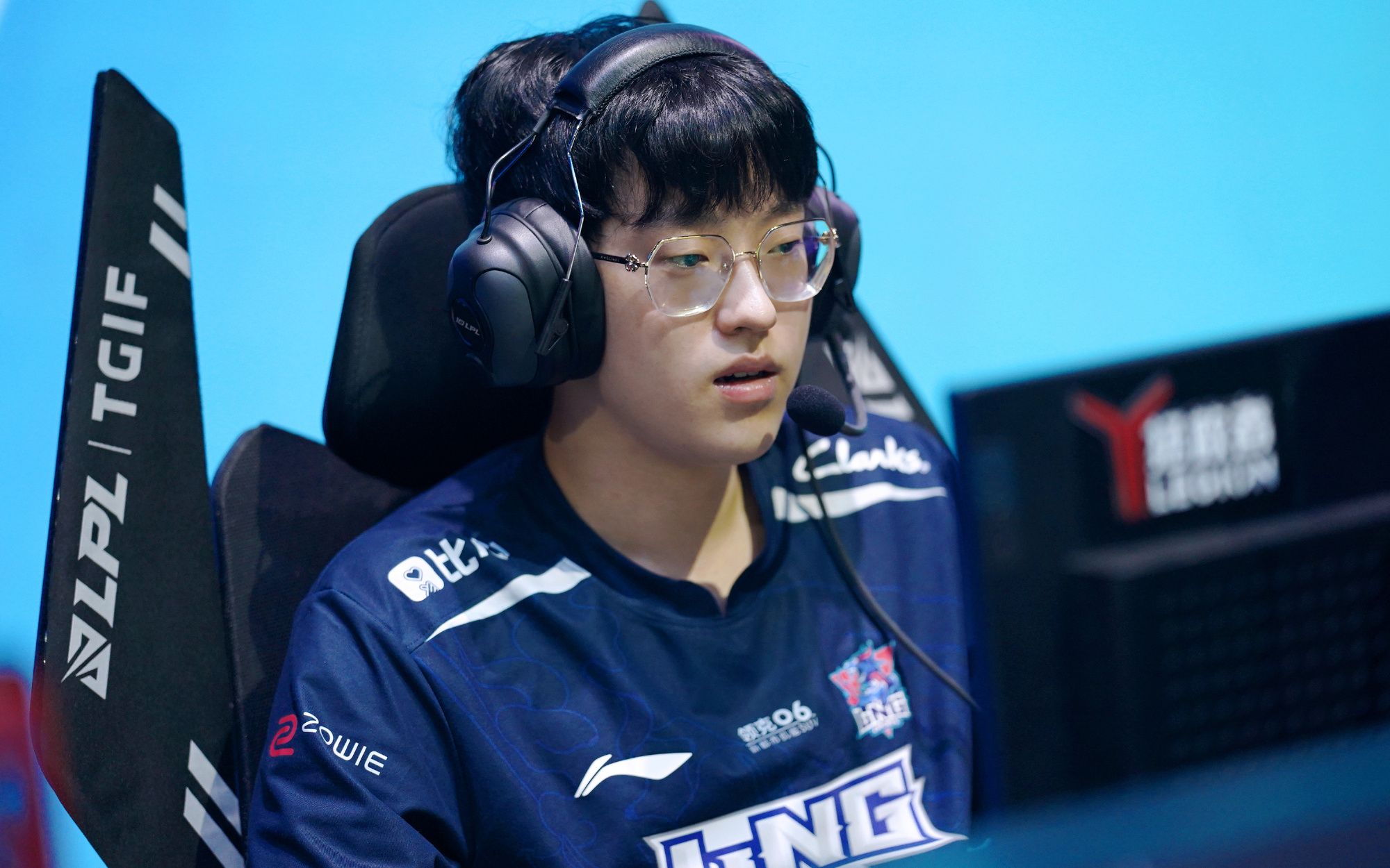 雷速-包含Scout回归赛场，赛事规则更新首场状态亮眼，SKT观众沸腾！的词条