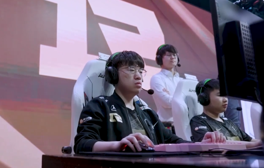 包含库里在RNG比赛中精彩发挥，连败引发热议！的词条