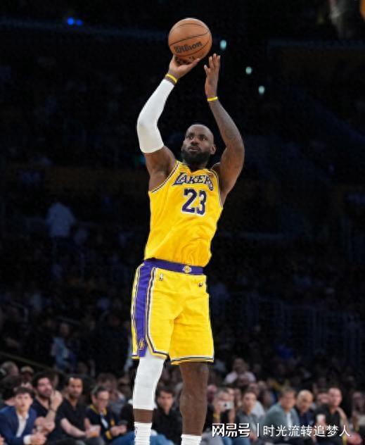 雷速体育-詹姆斯在法国队比赛中出色防守，回归赛场引发热议！的简单介绍